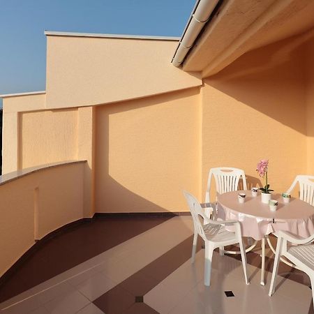 City Pool Apartments Novalja Exterior foto