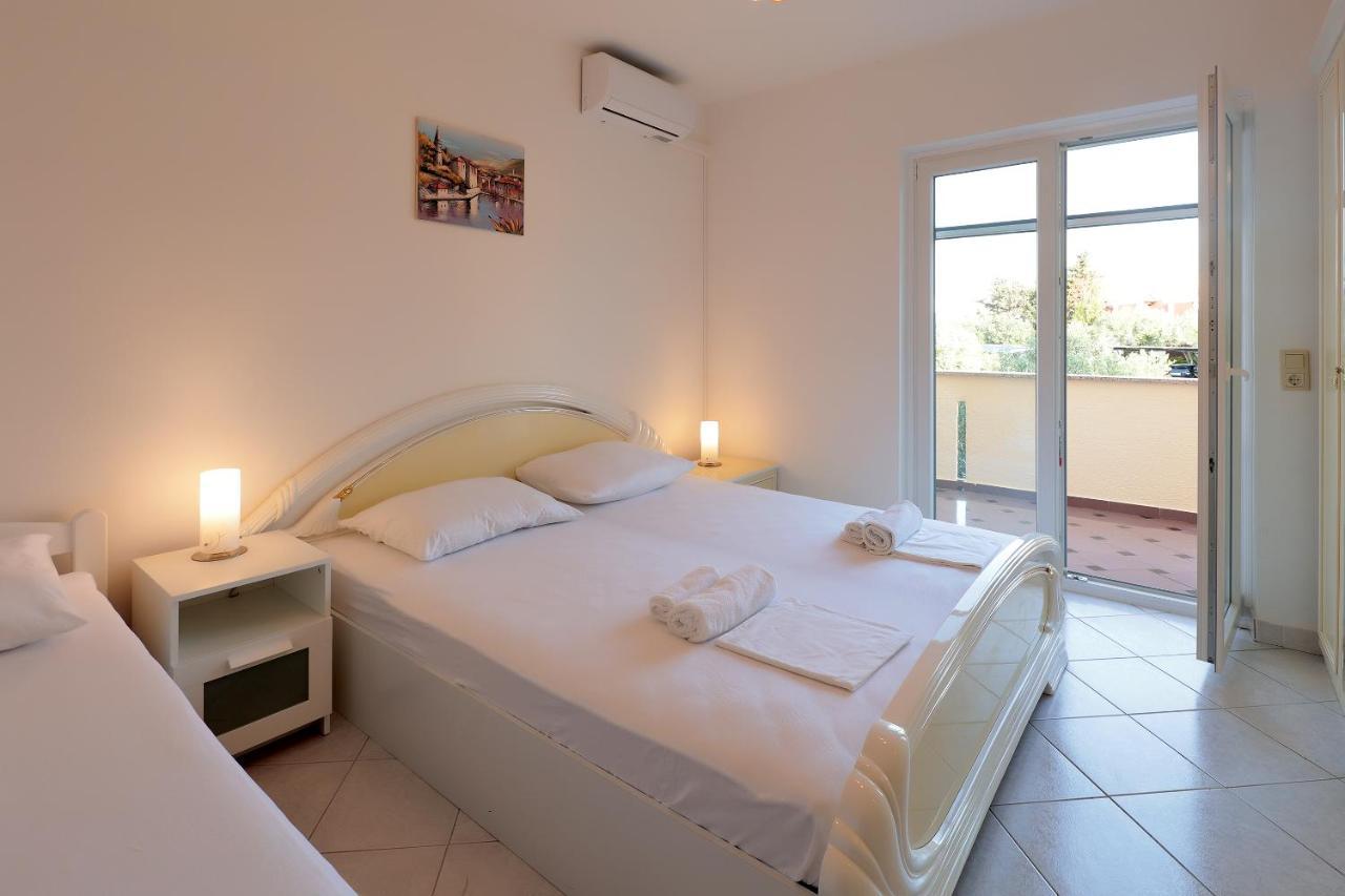 City Pool Apartments Novalja Exterior foto