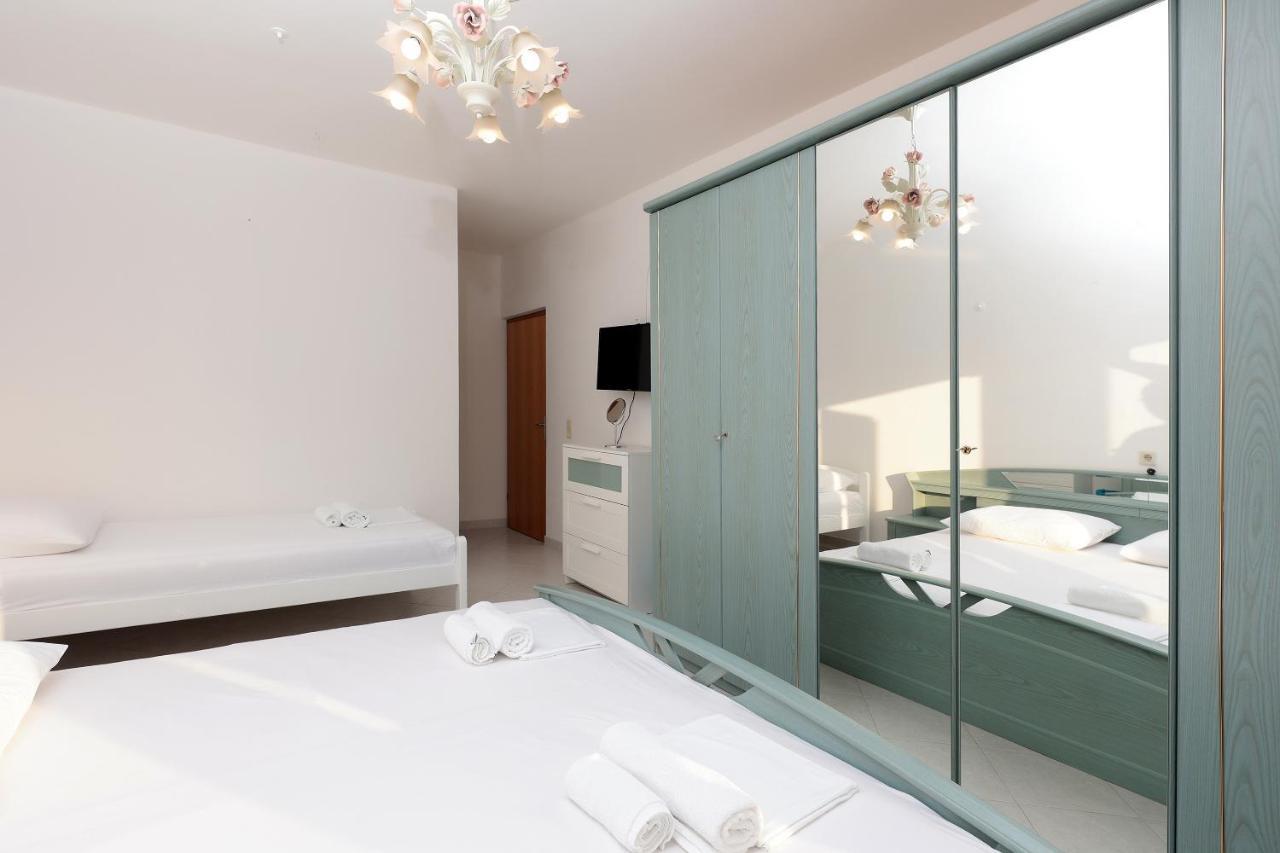 City Pool Apartments Novalja Exterior foto