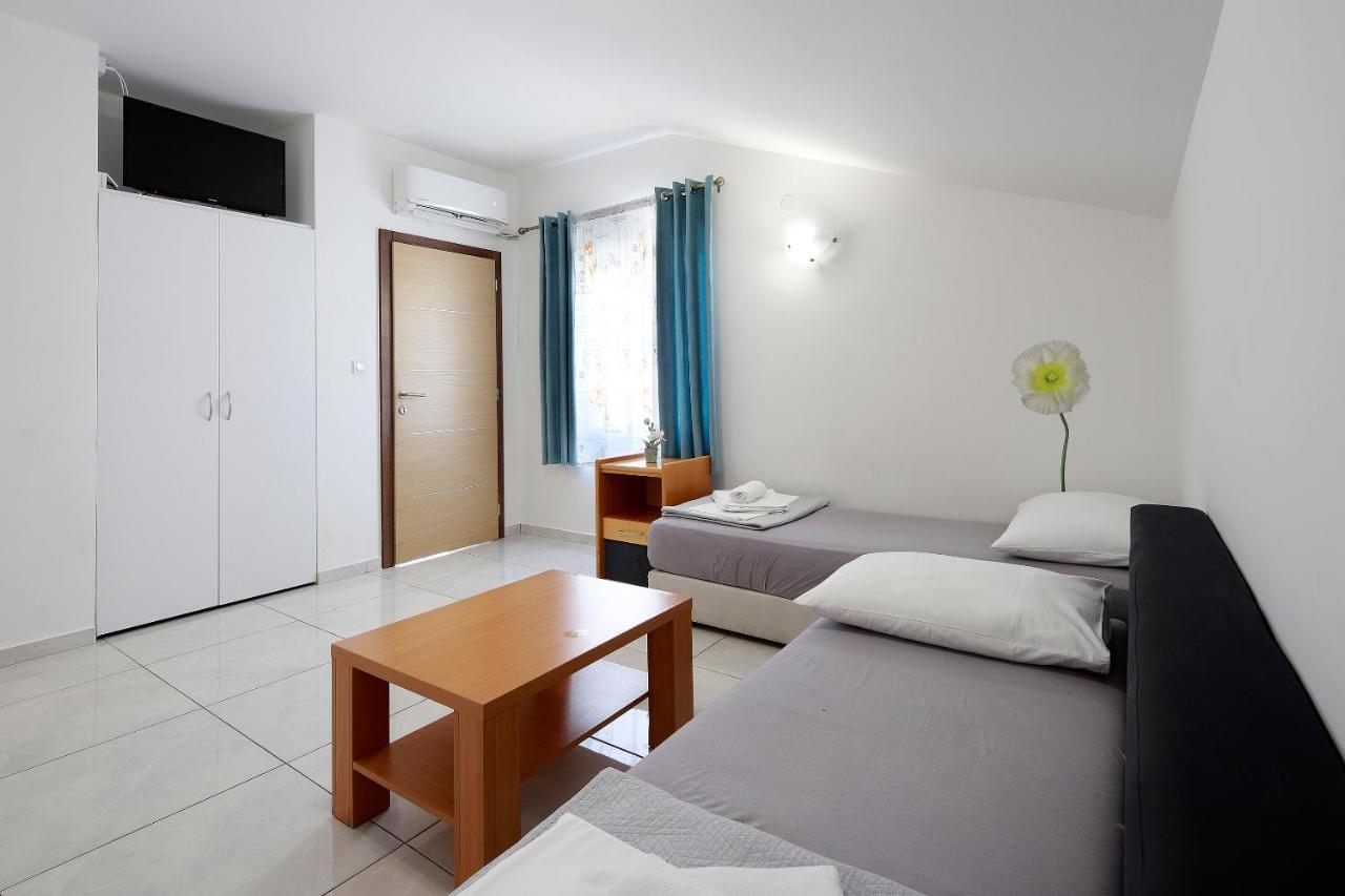 City Pool Apartments Novalja Exterior foto